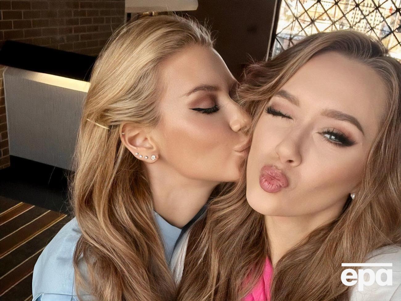 Клепачка (праворуч) та Апанасенко (ліворуч) познайомилися в мережі до того, як зустрілися на конкурсі у США