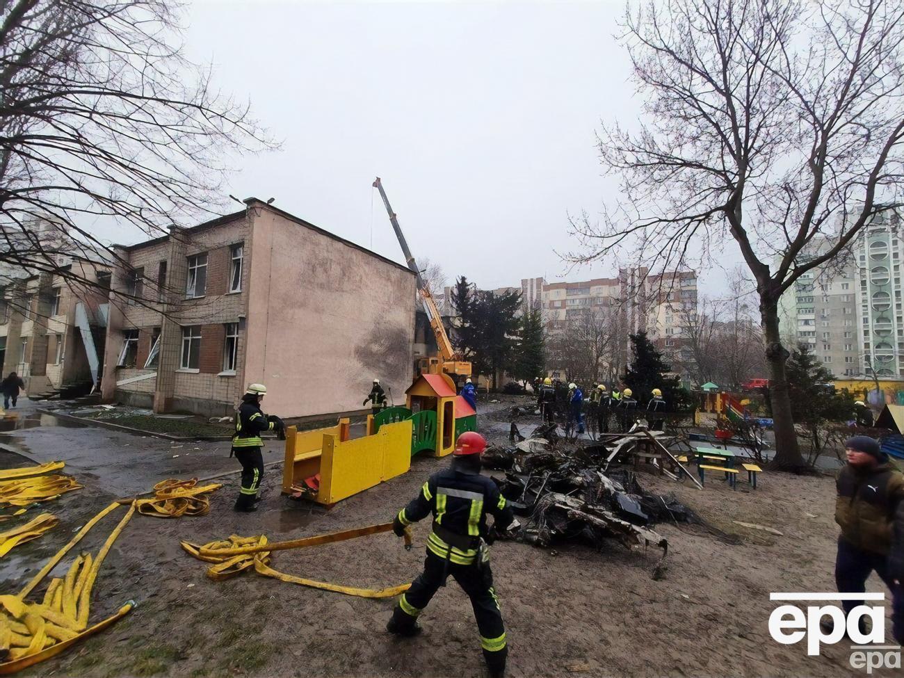 По факту падения вертолета на детский сад в Броварах открыто уголовное производство, сообщили в полиции