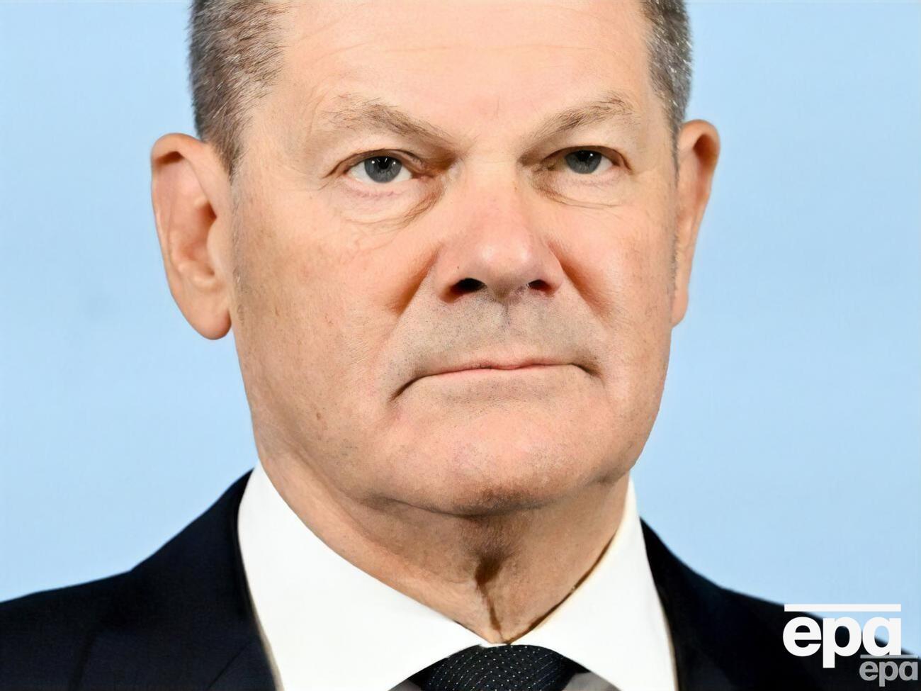 Україна терміново потребує військової допомоги й важкого озброєння, наголосили євродепутати, звертаючись до Шольца