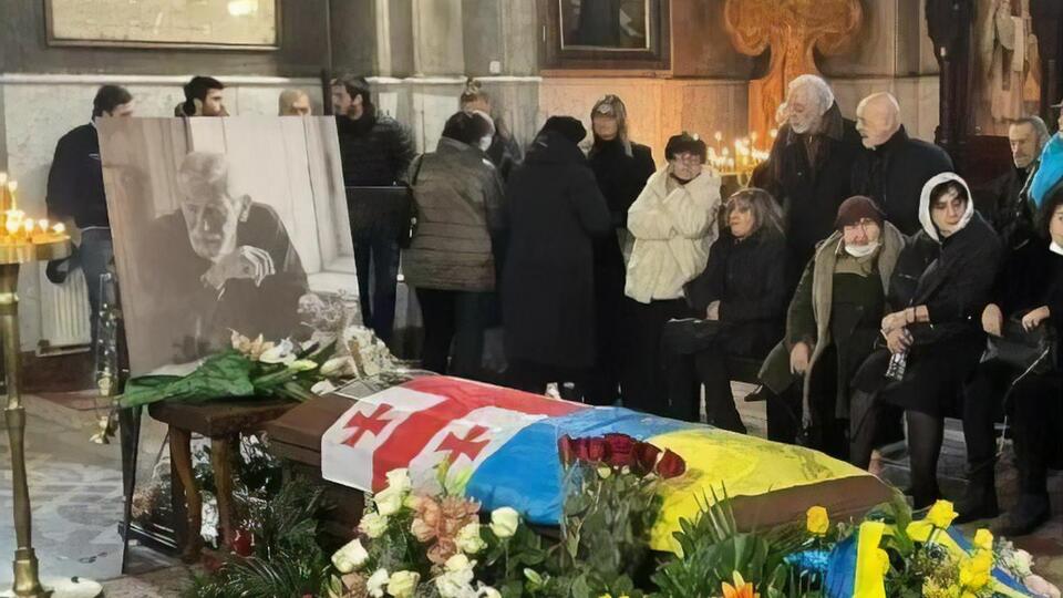С 17 декабря в церкви Кашвети в центре Тбилиси проходит панихида