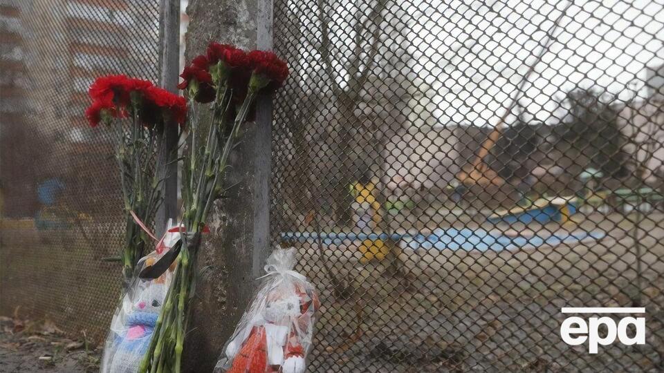 Уранці 18 січня поблизу дитячого садка у Броварах упав вертоліт, який належав ДСНС України