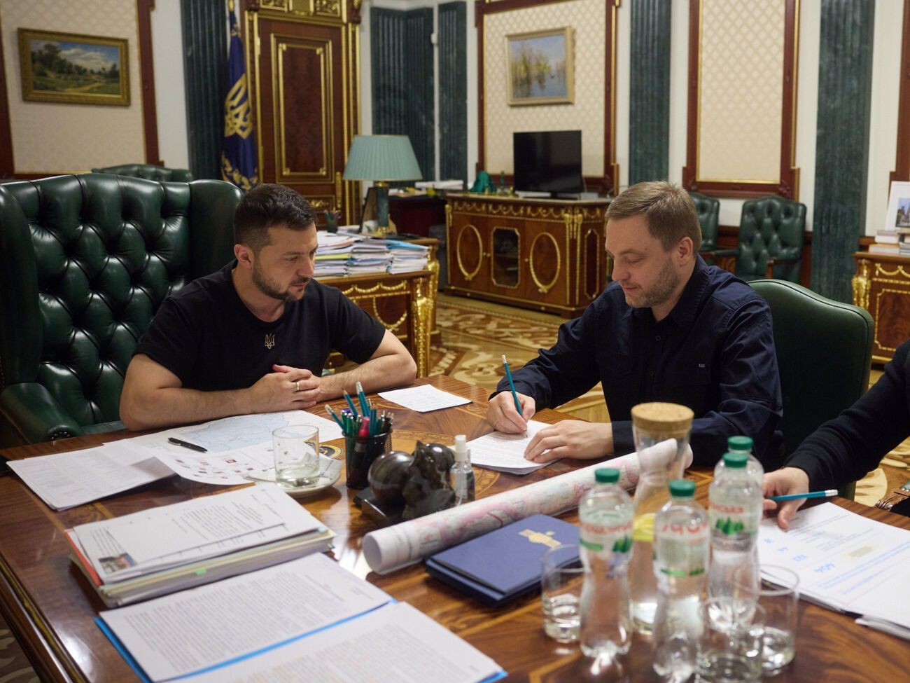 Зеленский отметил, что сферы, за которые отвечал Монастырский в контексте защиты Украины от российской агрессии, были распределены