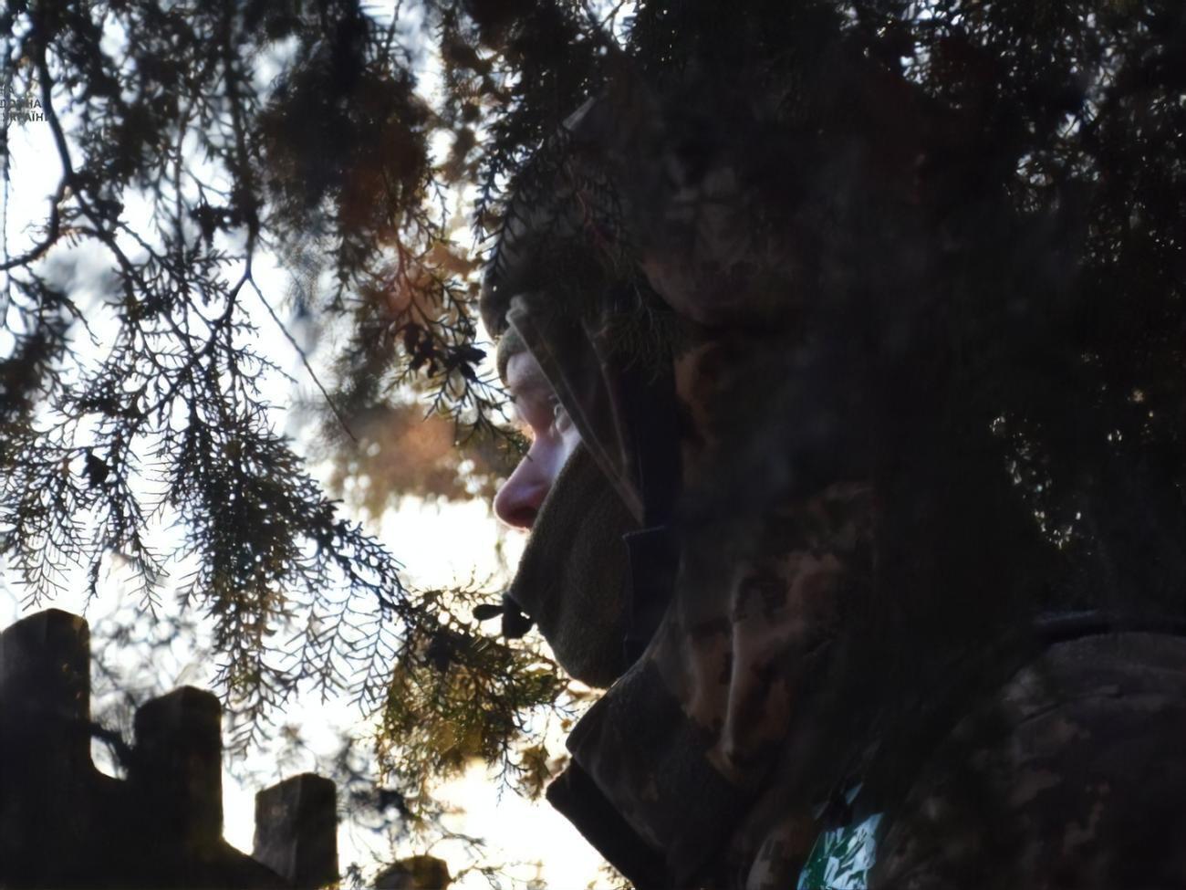 Прикордонники та інші військові не дозволили окупантам обійти опорний пункт