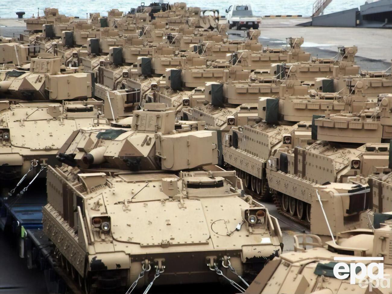 Украина усилит свои переговорные позиции, если продемонстрирует России свои возможности бить по Крыму, считают в США. В этом могут помочь БМП Bradley