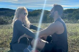 Спірс вийшла заміж за Асгарі влітку 2022 року