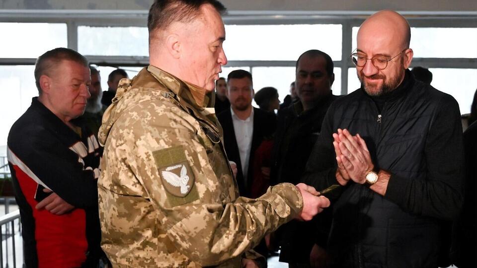 Мишель (справа): Мы работаем над тем, чтобы давать все больше и больше боеприпасов, больше систем вооружения Украине