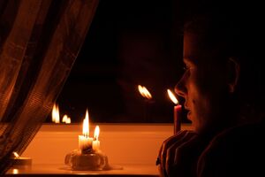 По данным компании, наиболее существенный дефицит в энергосистеме наблюдается в пиковые часы вечером