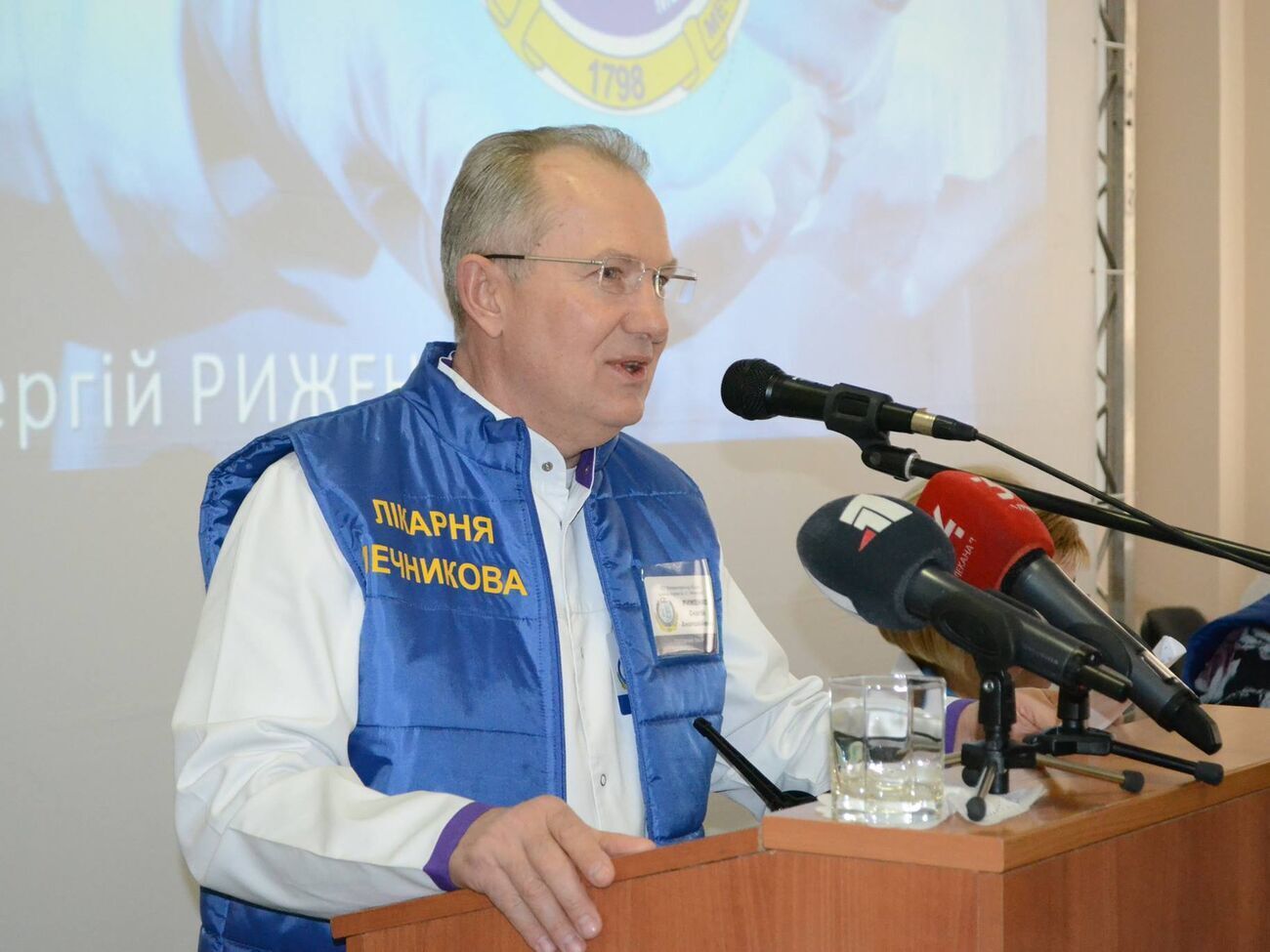 Когда 27-летнюю Катю, пережившую взрыв в Днепре, привезли в больницу Мечникова, ее лицо было серым, температура тела едва дотягивала до 31 °С