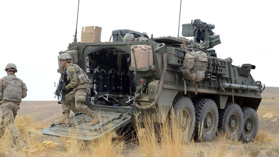 США впервые предоставят Украине бронемашины Stryker