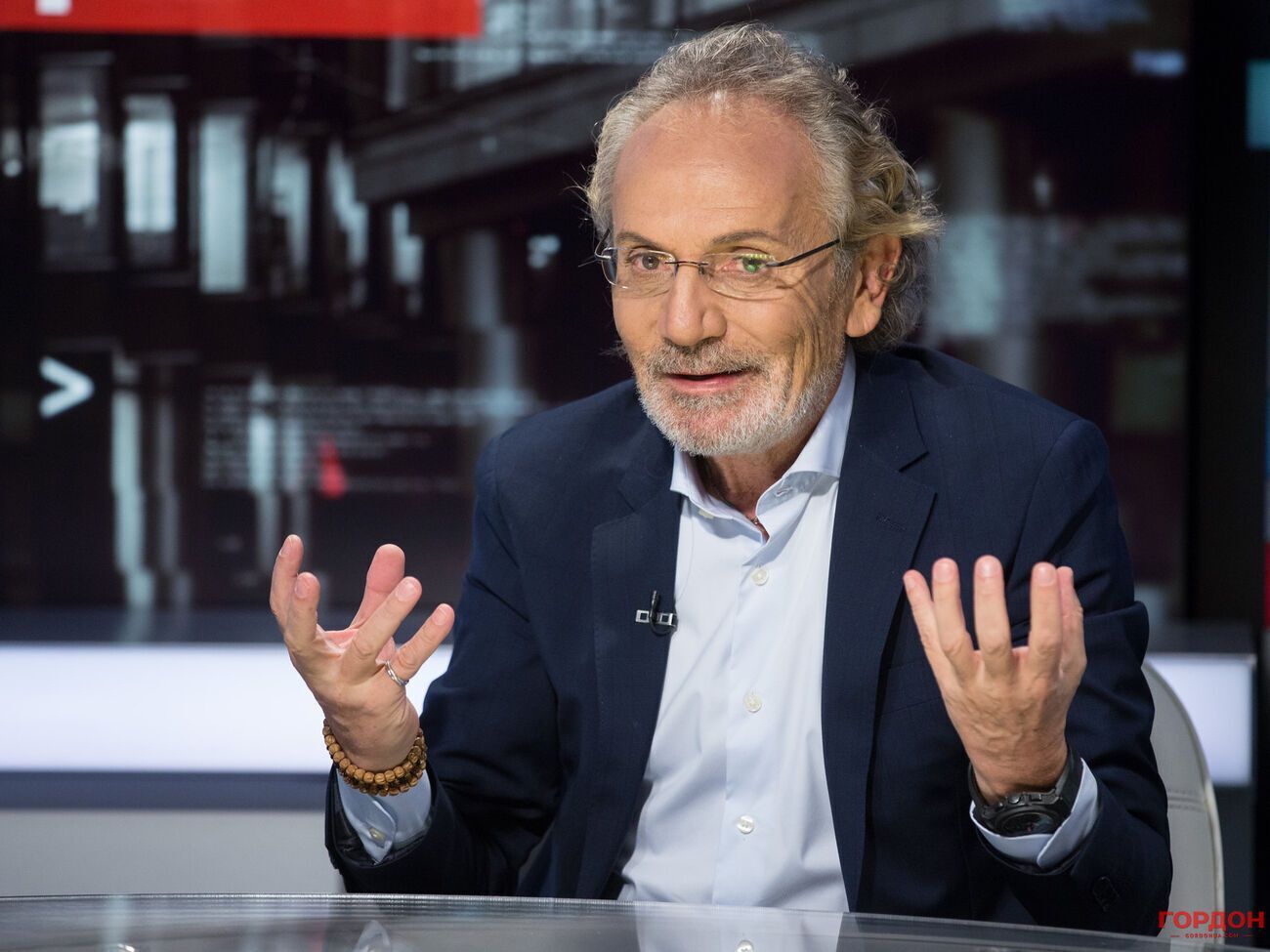 Шустер вважає, що Україні доведеться відкривати країну для мігрантів