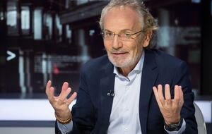 Шустер считает, что Украине придется открывать страну для мигрантов