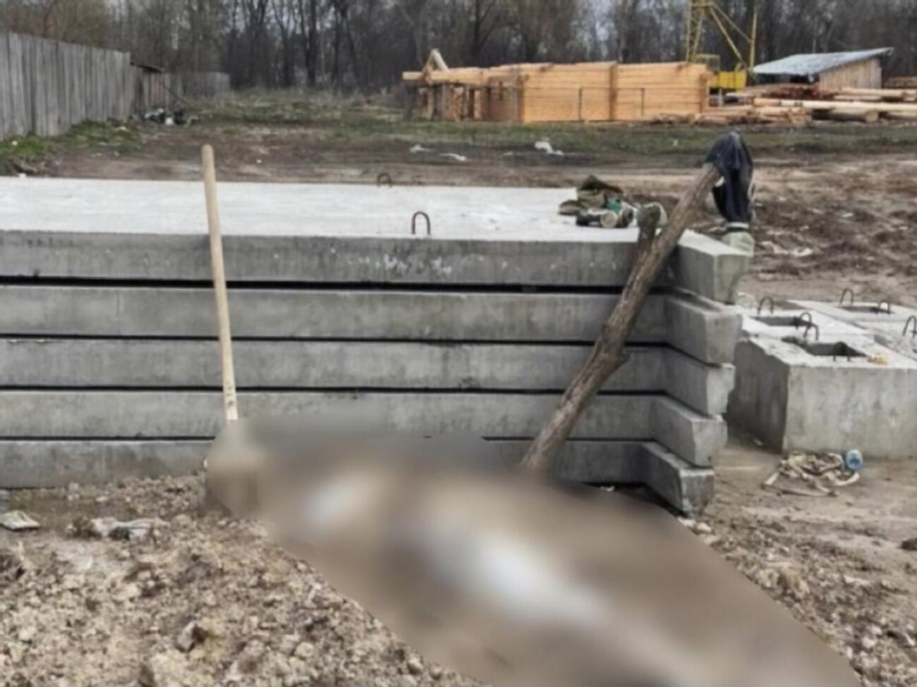 Мужчину убили, когда он отказался выгружать и носить боеприпасы оккупантам