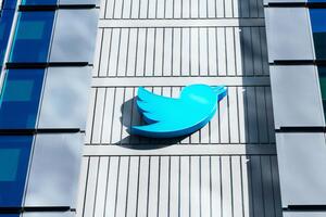 Арендодатель еще 16 декабря уведомил Twitter о том, что через пять дней компания должна оплатить аренду