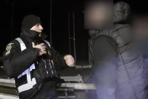 Депутат сорвал нагрудную бодикамеру и повредил ее, в то же время угрожая полицейским физической расправой, отметили в ГУ Нацполиции Киевской области