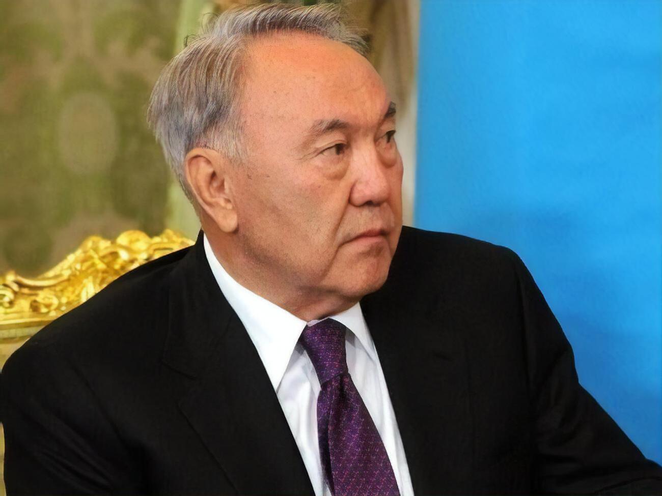 Жизни Назарбаева после операции на сердце ничего не угрожает, заявил его пресс-секретарь