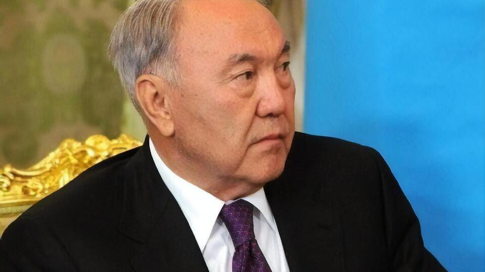 Життю Назарбаєва після операції на серці нічого не загрожує, заявив його речник