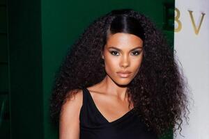 Тина Кунаки родилась в 1997 году