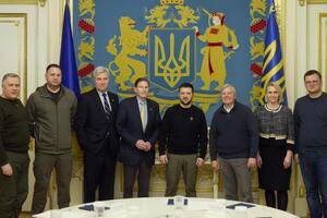 По словам американских сенаторов, Зеленский на встрече с ними "попросил инвестиций, а не благотворительности"