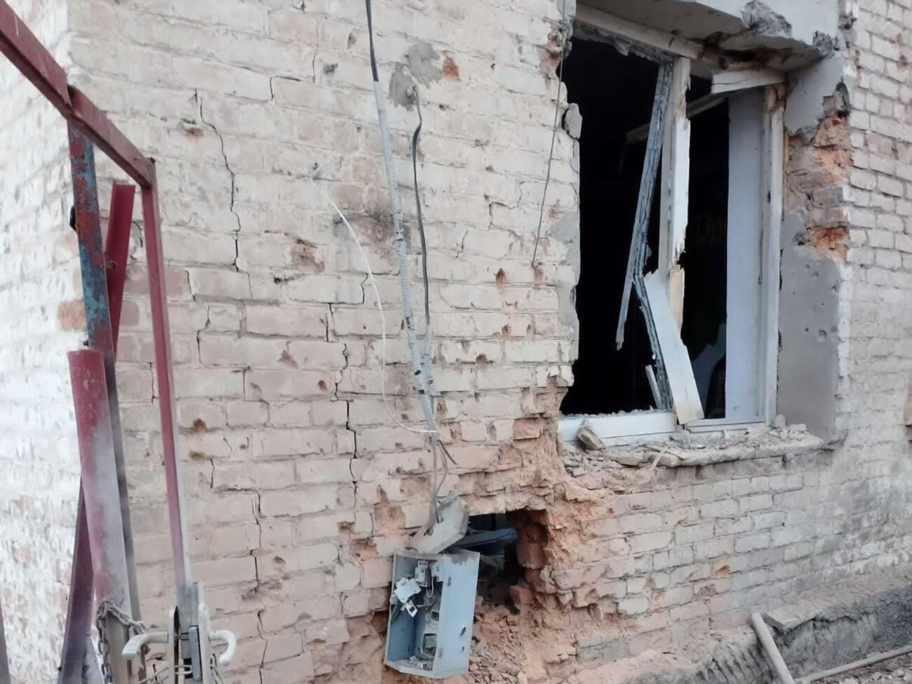 Пприблизно о 13.00 російські війська почали вести вогонь по території Есманьської громади Шосткинського району, зазначили у Сумській ОВА