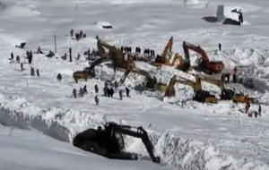 Наслідки сходу лавини розчищали 236 одиниць техніки та обладнання