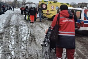 Пожилых людей, которые самостоятельно не могут передвигаться, во Львовскую область доставили специальным поездом, отметил глава Херсонской ОВА