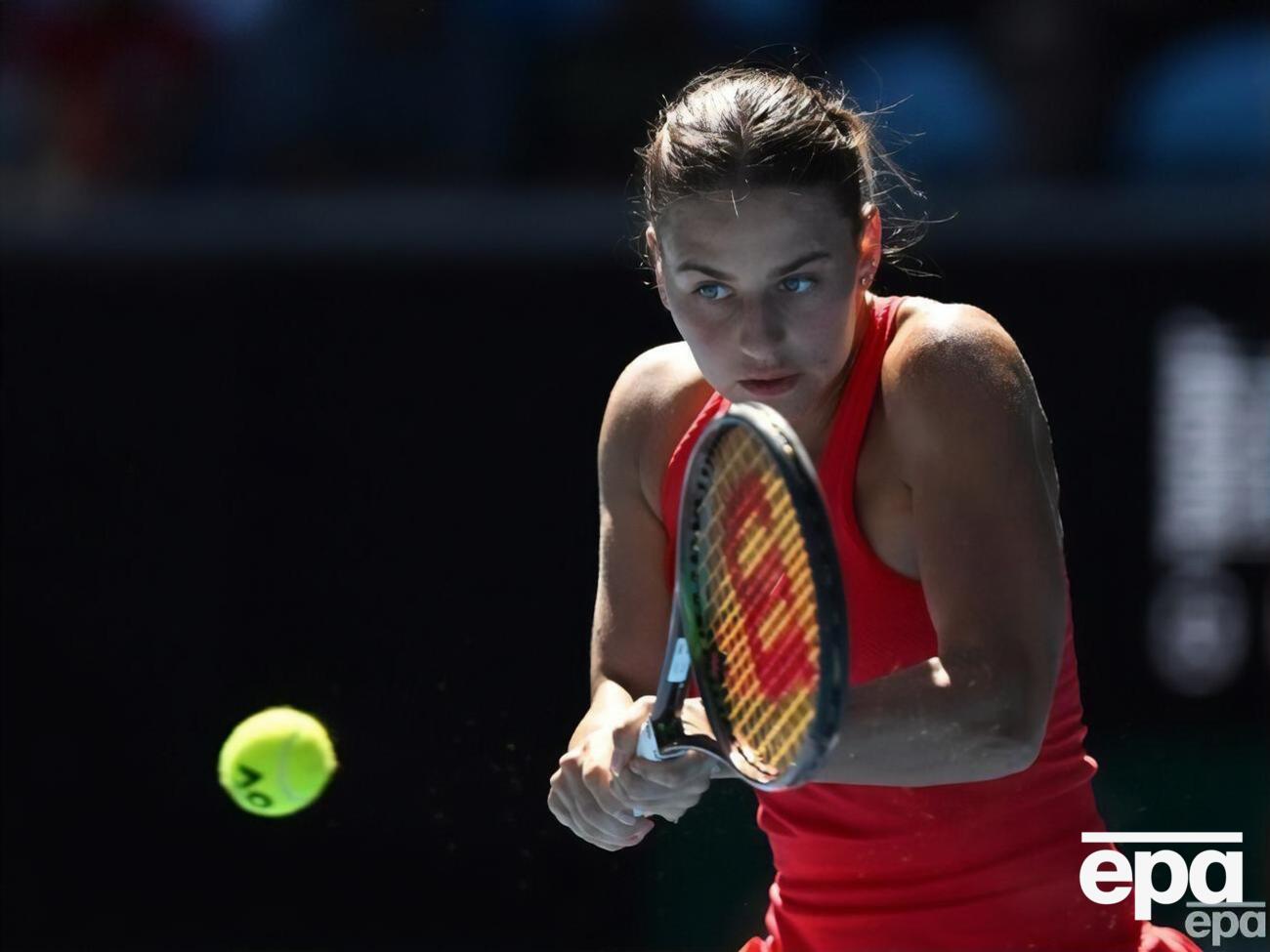 Костюк (на фото) грає в парі з тенісисткою з Румунії