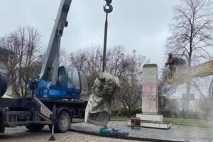 В Украине демонтируют памятники российским деятелям