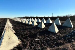Перевезення "зубів дракона" може свідчити про створення лінії оборони в Гомельській області Білорусі або Брянській області РФ, вважають розслідувачі