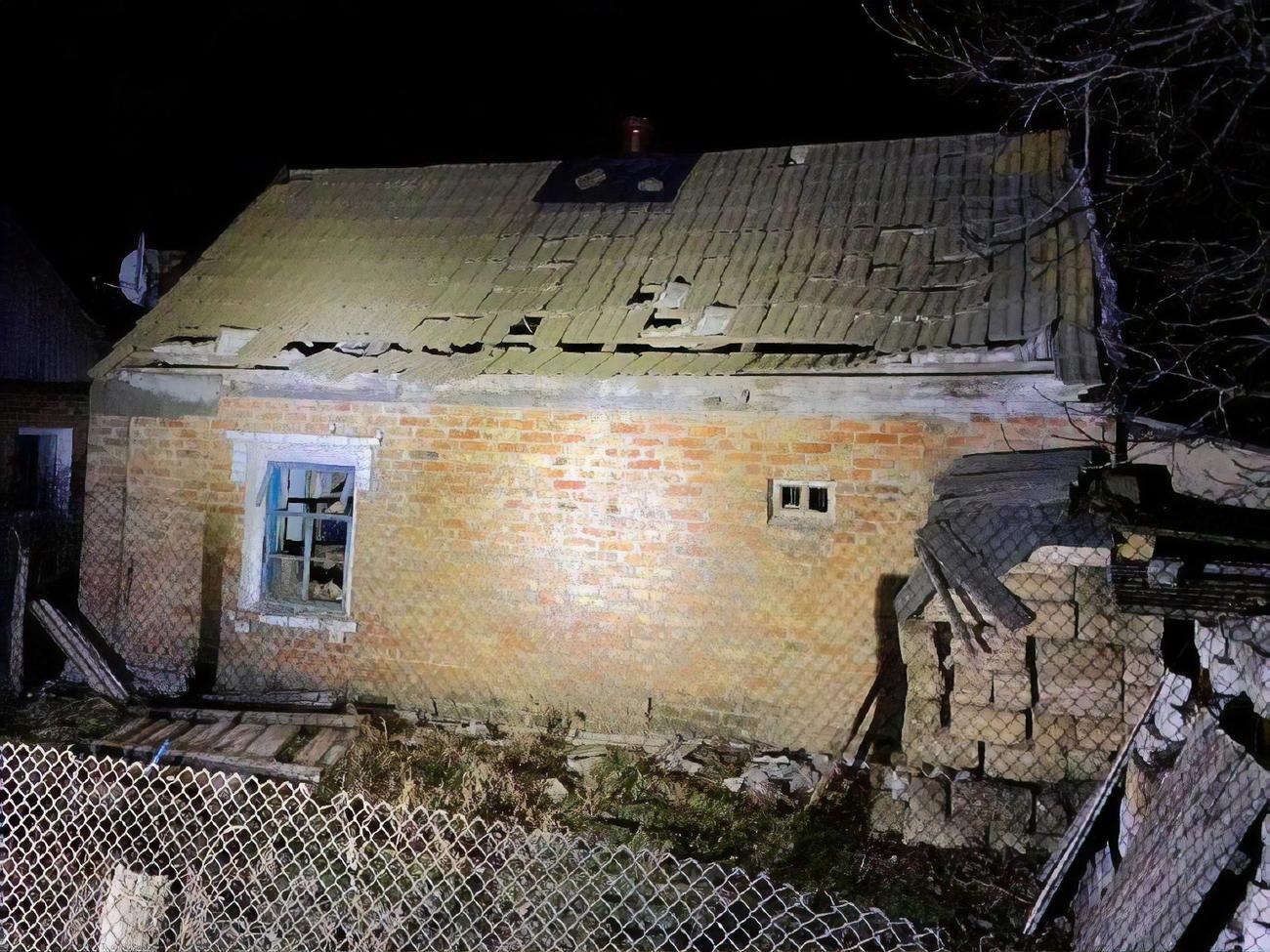 На месте прилета люди не пострадали