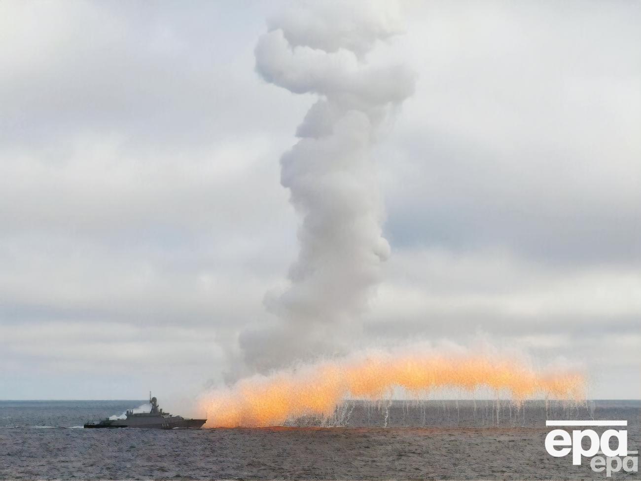 РФ держит в Черном море три ракетоносителя и два больших десантных корабля