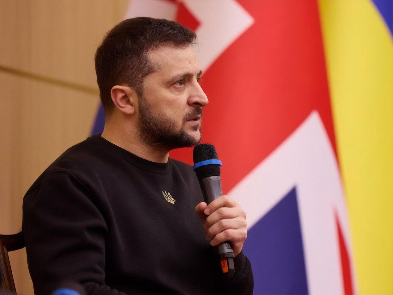 Зеленский:&nbsp;И не надо говорить, что "что-то не готово, кто-то не готов, украинцам надо еще 80 лет для того, чтобы понять, что такое танк". Мы не такие тупые