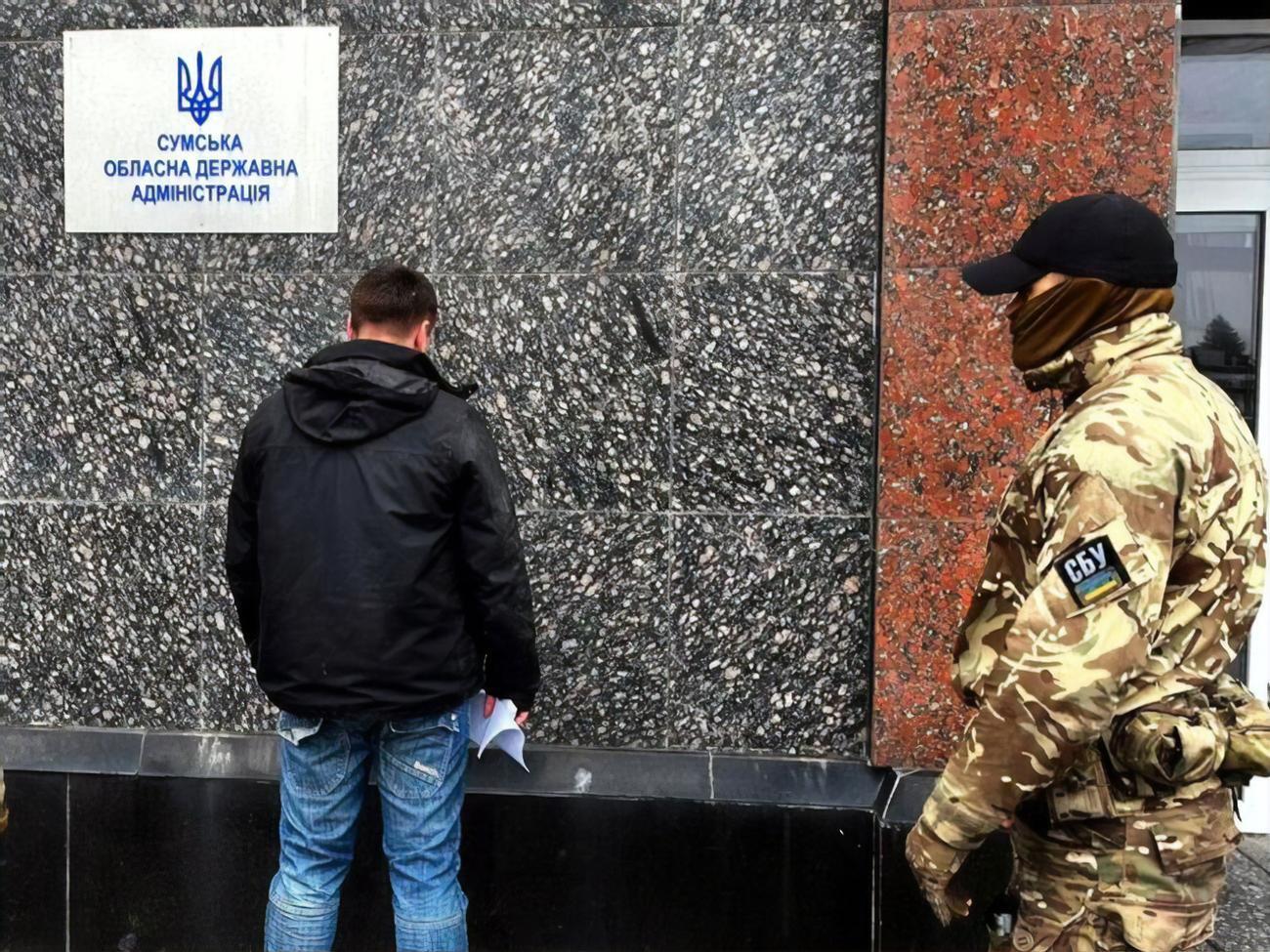 Жителя Сум, подозреваемого в госизмене, взяли под стражу