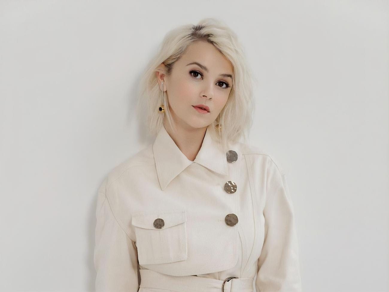 Мика Ньютон с 2011 года живет и работает в США