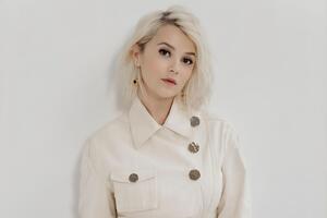 Мика Ньютон с 2011 года живет и работает в США