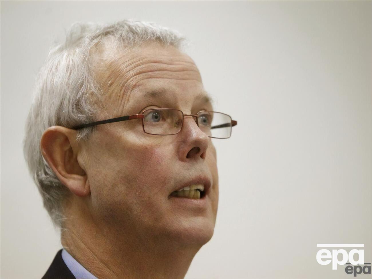 Кокс будет возглавлять ассамблею еще год