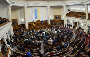 Позбавлення мандата нардепа в разі припинення громадянства чи виїзду на постійне проживання за межі України передбачає Конституція України