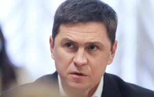 Подоляк пояснил, что Россия лжет об использовании Украиной АЭС в военных целях, чтобы "прикрыть" свои действия на ЗАЭС