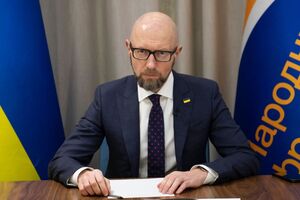 Яценюк не відкидає, що теперішня позиція Німеччини стосовно Leopard може мати причину, пов'язану з історією