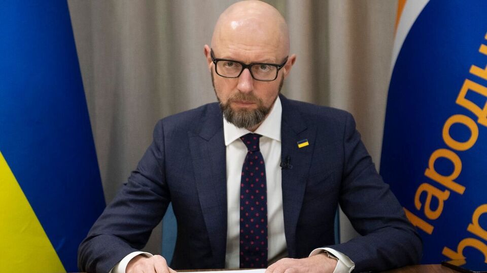 Яценюк не исключает, что у нынешний позиции Германии по Leopard может быть причина, связанная с историей
