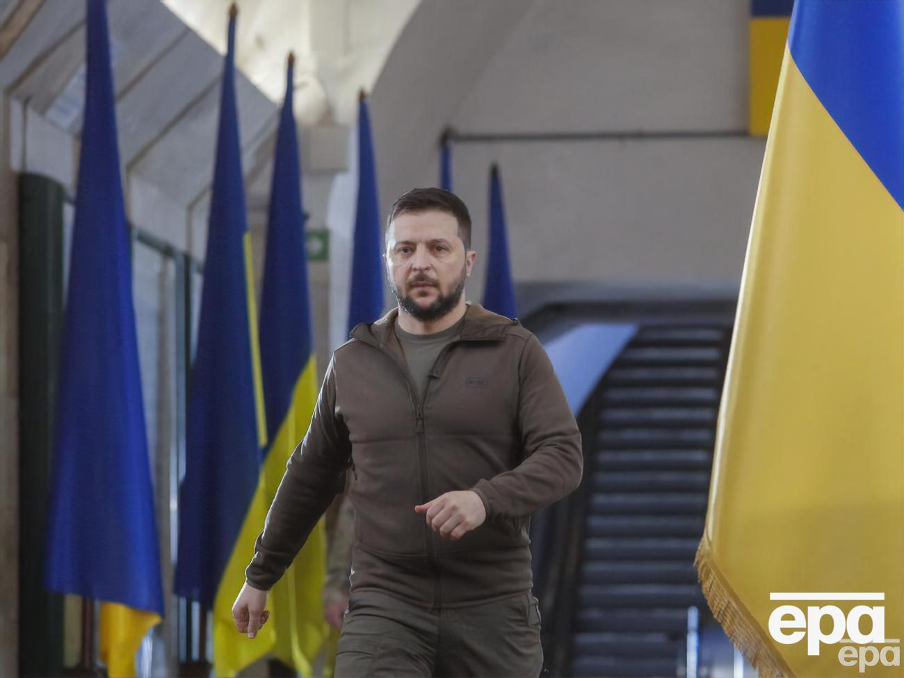 Є принципове рішення РНБО щодо виїзду посадовців за кордон, зазначив Зеленський