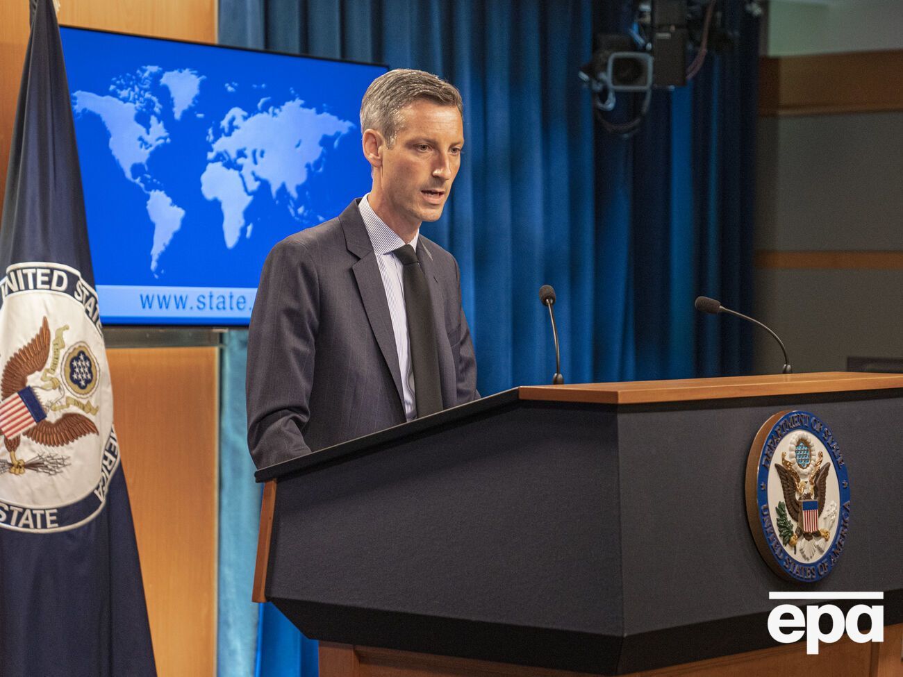 Прайс засудив підпал Корану на акції у Стокгольмі, заявивши, що це є актом "глибокої неповаги"