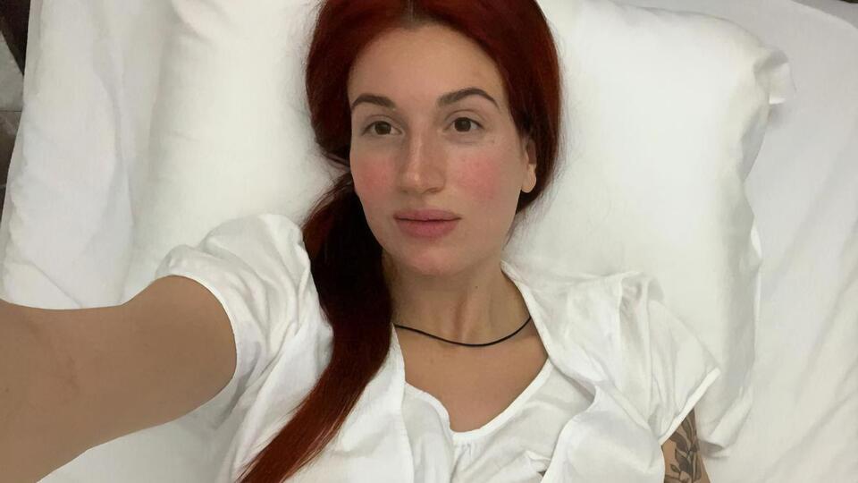 Эмеральд сообщила, что находится на 29-й неделе беременности