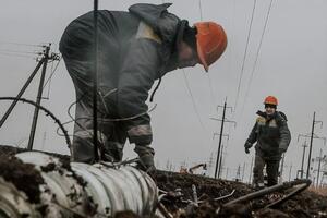 Протягом тижня співробітникам ДТЕК вдалося з дозволу військових виконати низку ремонтів і відновити світло для понад 40 тис. сімей у 83 населених пунктах Донецької області