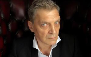 Невзоров: Путинские же каски не препятствуют даже "утечке мозгов"