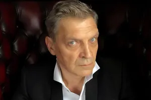 Невзоров: Путинские же каски не препятствуют даже "утечке мозгов"