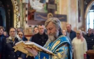 Новинський є кліриком УПЦ МП