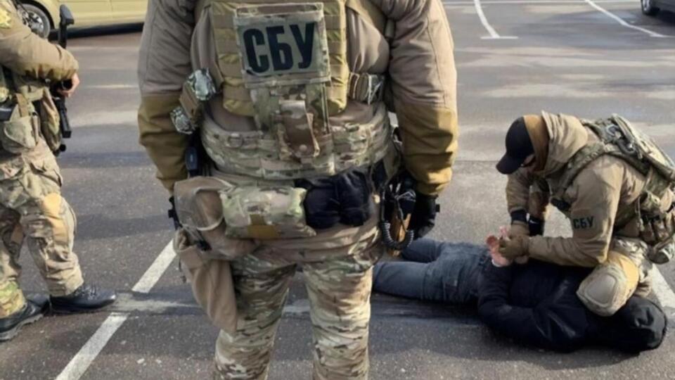 За інформацією СБУ, затриманий – місцевий житель, якого ФСБ завербувала вже після початку повномасштабної війни