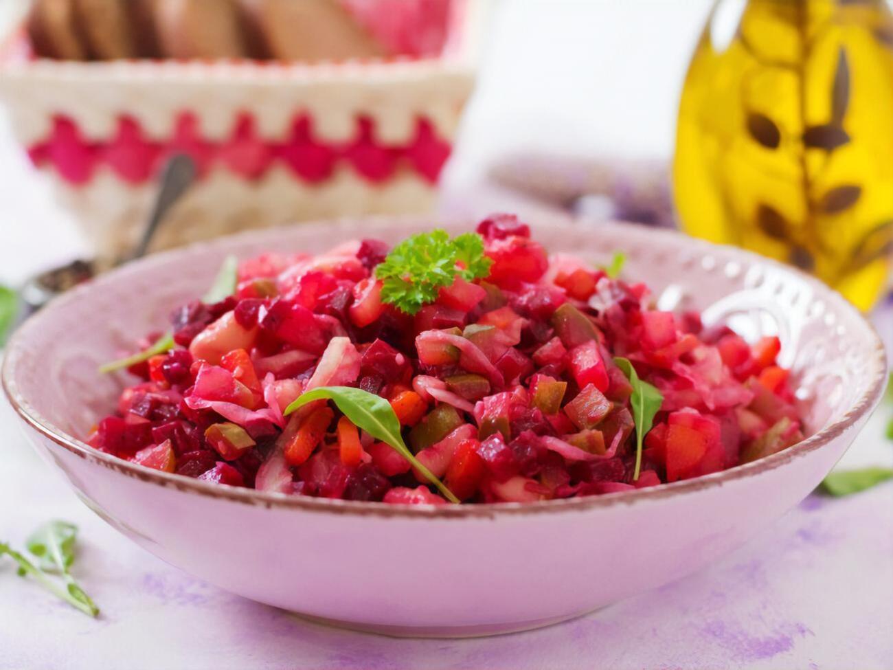 Вінегрет за рецептом Клопотенка подають зі спеціальним соусом