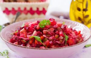 Вінегрет за рецептом Клопотенка подають зі спеціальним соусом