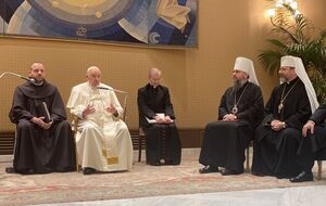 Понтифик на встрече с представителями ВСЦиРО заверил, что молится за Украину, отметил Vatican News